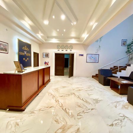 Vayk Hotel Buitenkant foto