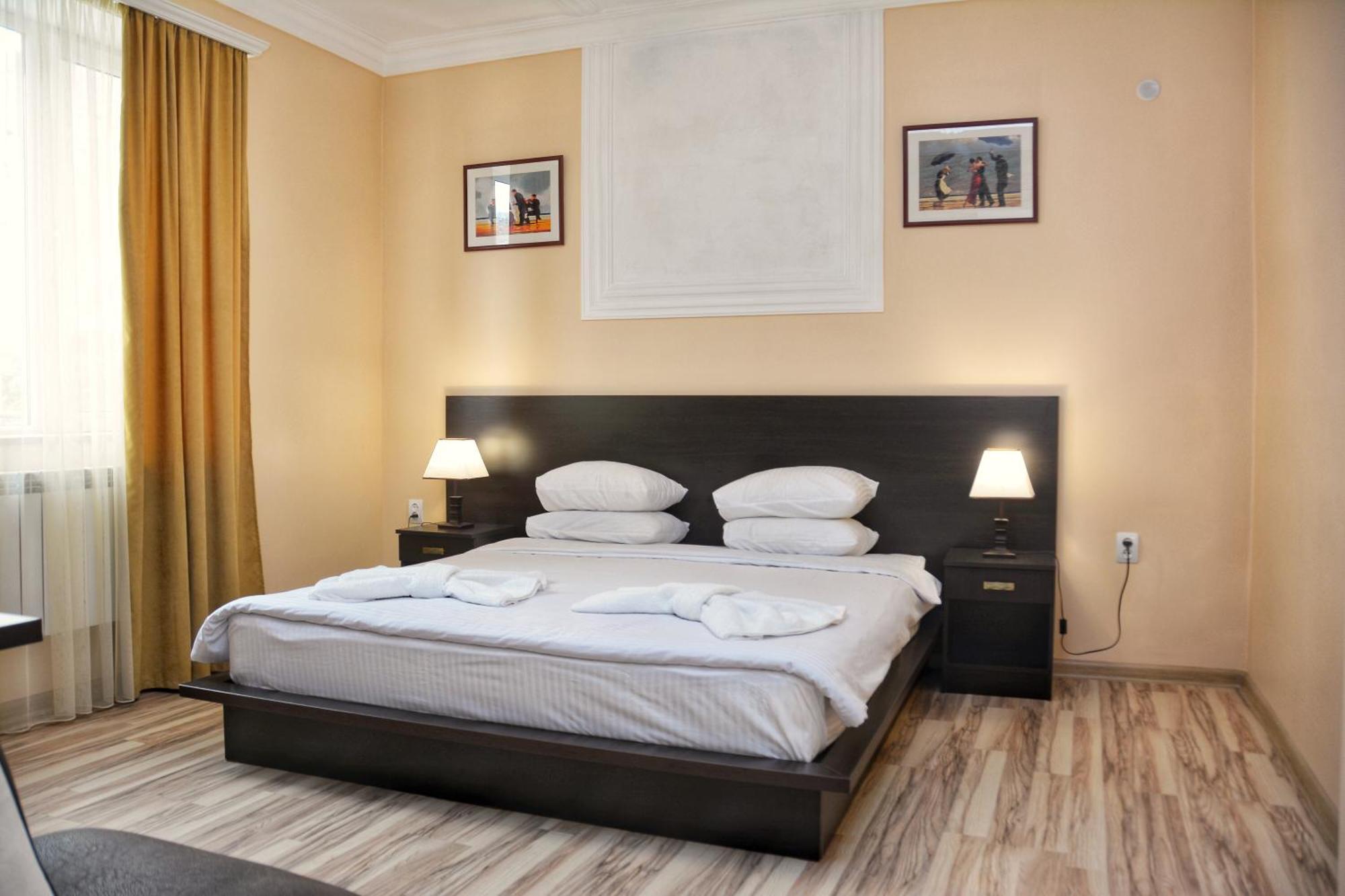 Vayk Hotel Buitenkant foto