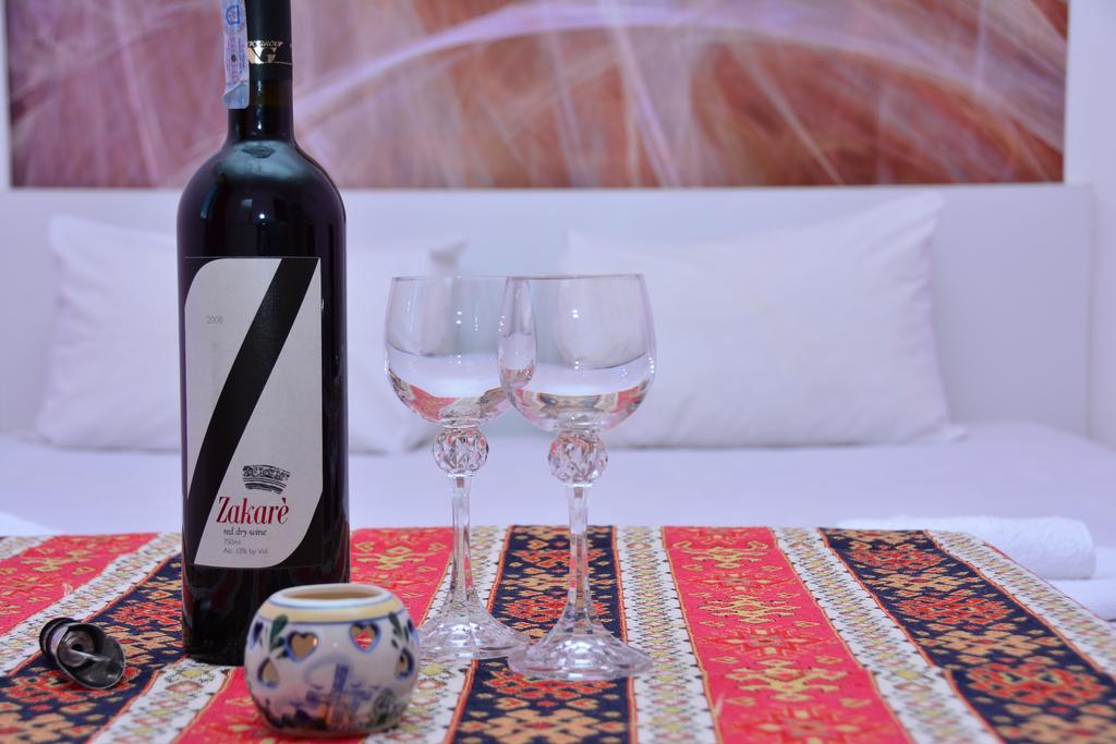 Vayk Hotel Buitenkant foto