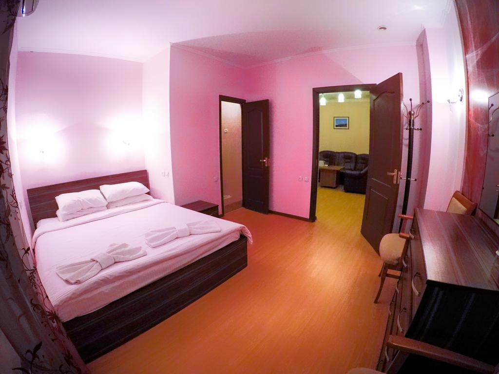 Vayk Hotel Buitenkant foto