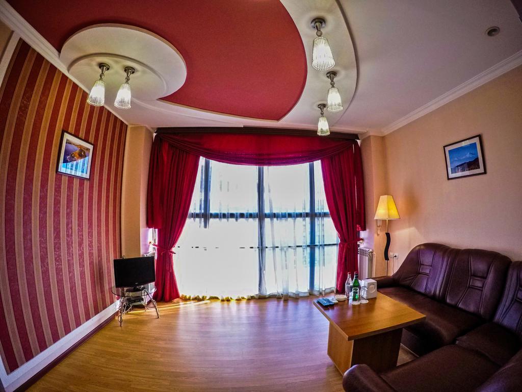 Vayk Hotel Buitenkant foto