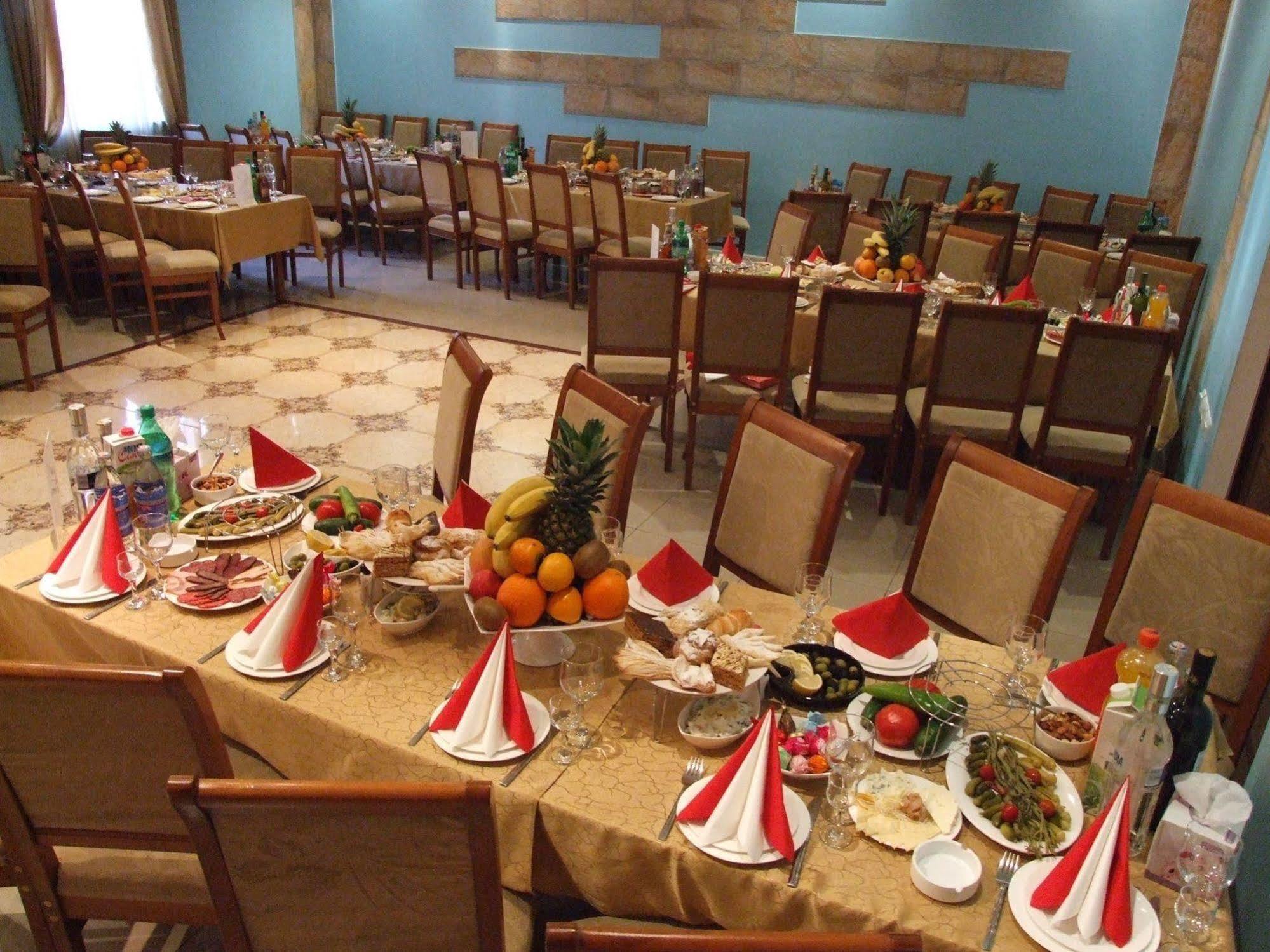 Vayk Hotel Buitenkant foto