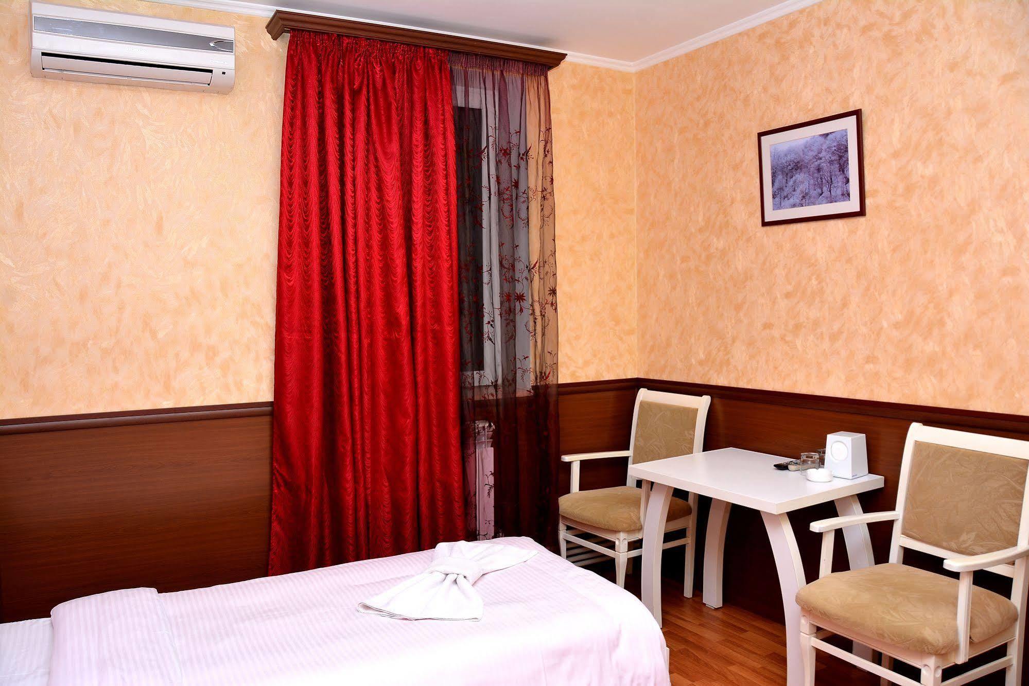 Vayk Hotel Buitenkant foto