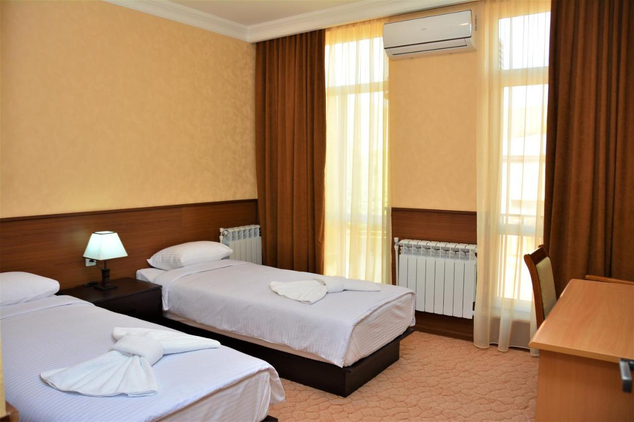 Vayk Hotel Buitenkant foto