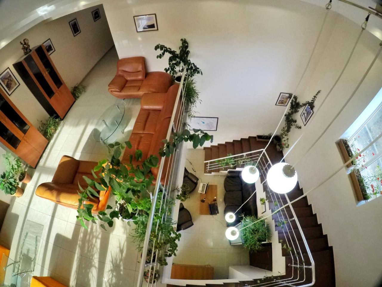 Vayk Hotel Buitenkant foto