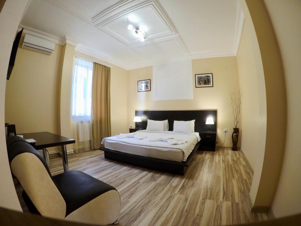 Vayk Hotel Buitenkant foto