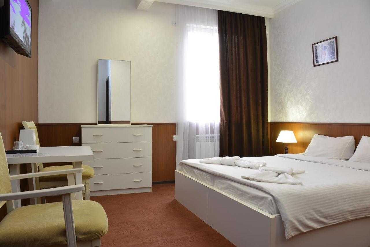 Vayk Hotel Buitenkant foto