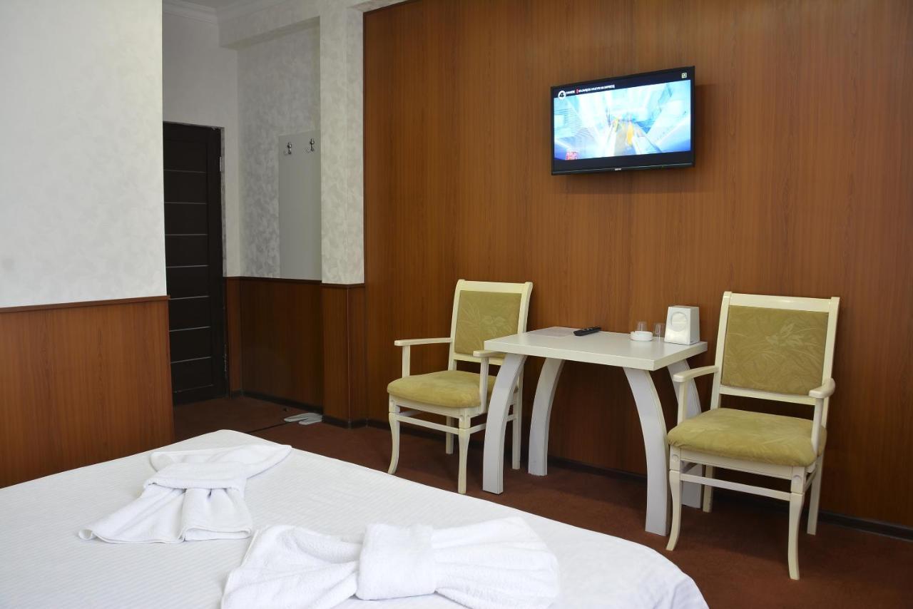 Vayk Hotel Buitenkant foto