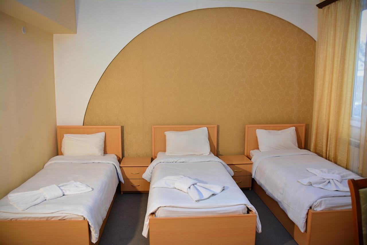 Vayk Hotel Buitenkant foto
