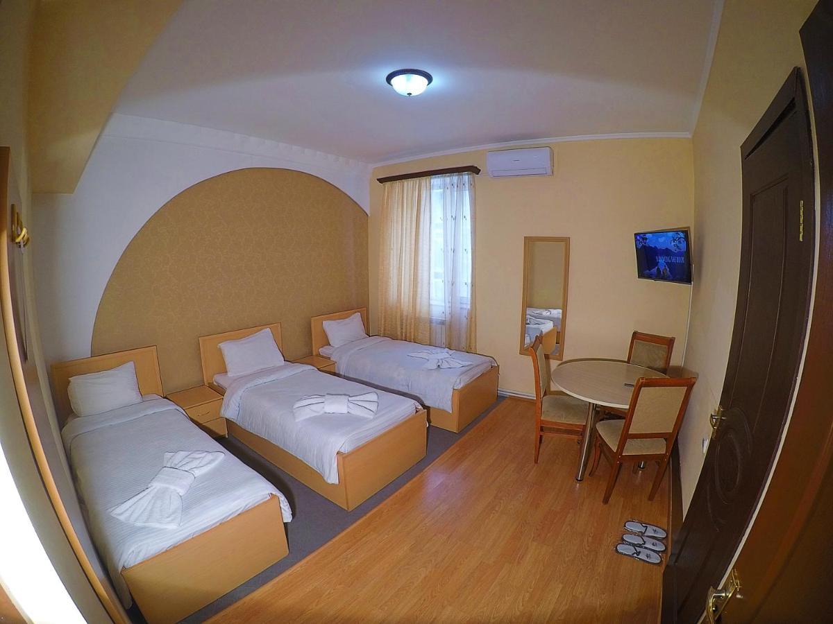 Vayk Hotel Buitenkant foto